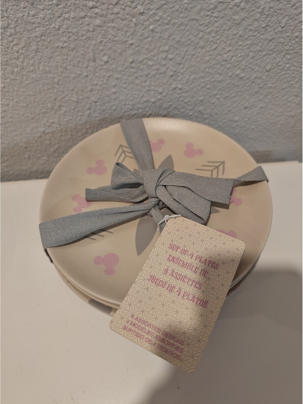 Set of 4 Decorative Ceramic Plates with Pink and Gray Design